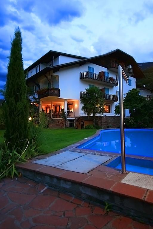 Residence Reinhild Налес Екстериор снимка